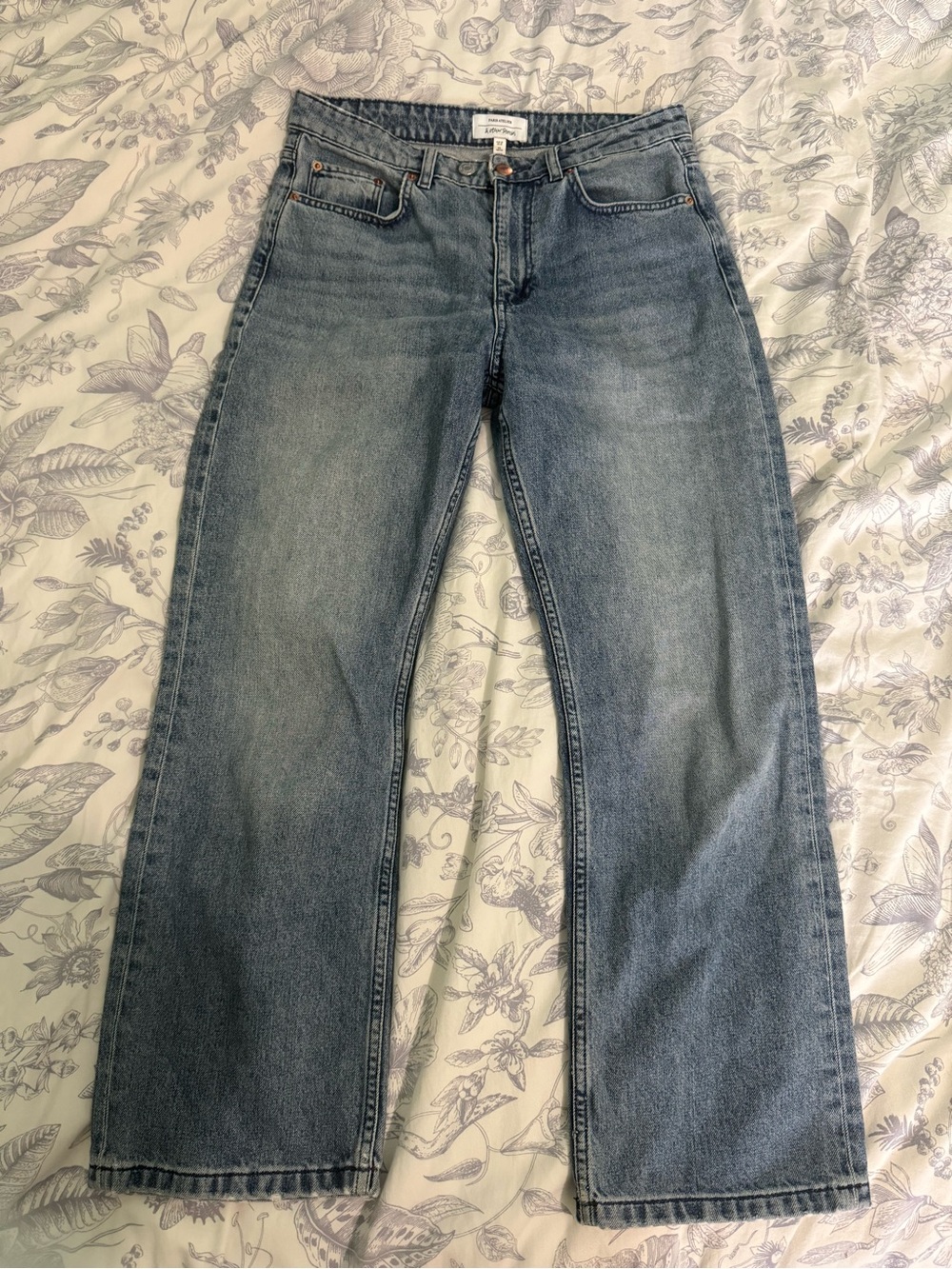 & Other Stories Straight-Leg Jeans in Medium Blue Wash